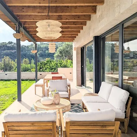 De Diseno Con Jardin, Piscina Y Vistas *