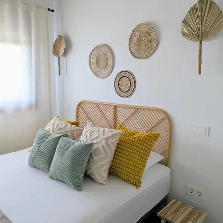 De Diseno Con Jardin, Piscina Y Vistas