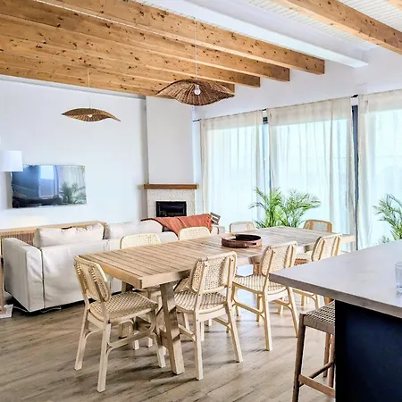 De Diseno Con Jardin, Piscina Y Vistas Ferienhaus