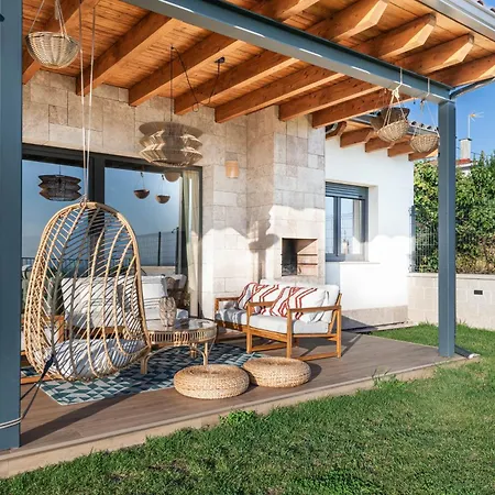 De Diseno Con Jardin, Piscina Y Vistas