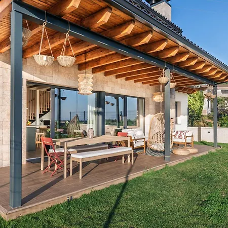 De Diseno Con Jardin, Piscina Y Vistas *