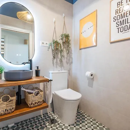 De Diseno Con Jardin, Piscina Y Vistas